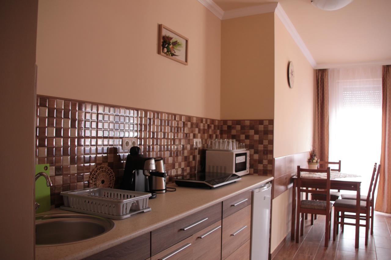 Imola Es Andrea Apartmanhaz 2 Hajduszoboszlo Exterior photo